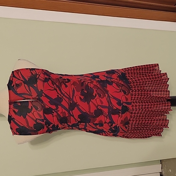 (E) Abercrombie and finch size 2 red dress - Picture 2 of 3